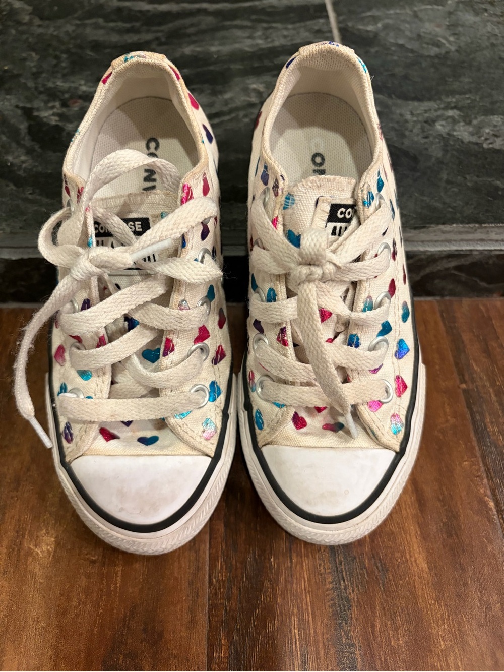 Converse Kids Cream Canvas Low Top Sneakers with Multicolor Heart Accents